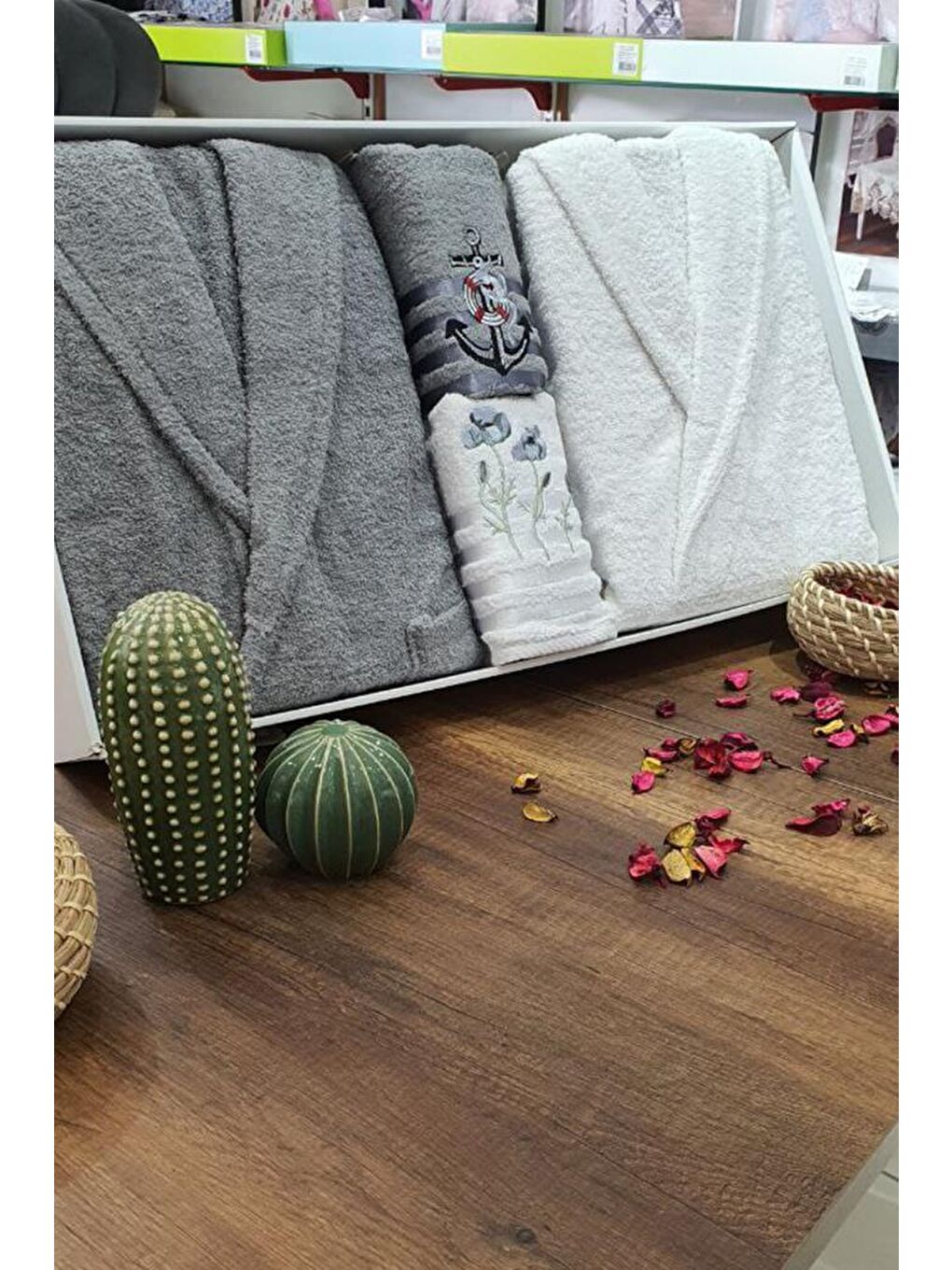 Karışık Çeyizlik Aile Bornoz Seti 4 Parça Gri Beyaz-3