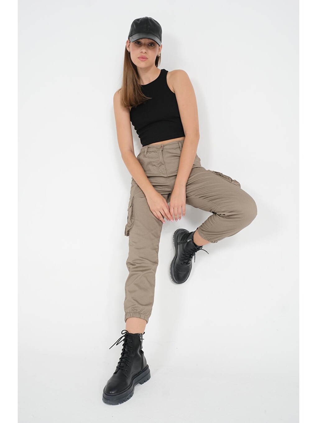 Bej Jogger Rahat Kalıp Paça Lastikli Kargo Cepli Gabardin Kadın Pantolon-1