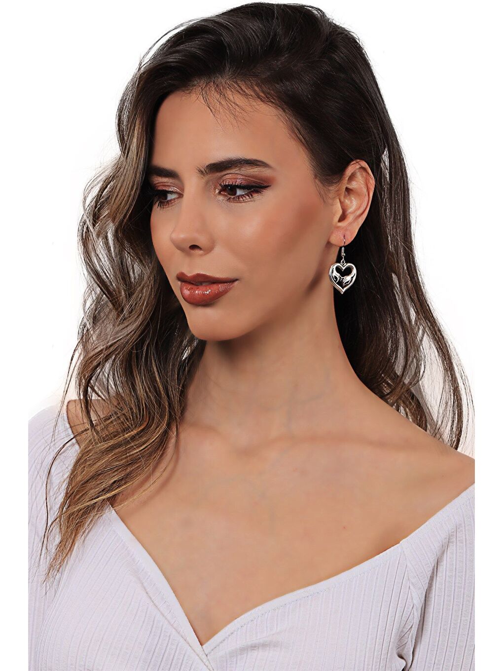 Gri Kadın Antik Gümüş Kaplama Sallantılı Model Sarılan El- Sevgi Küpe-3