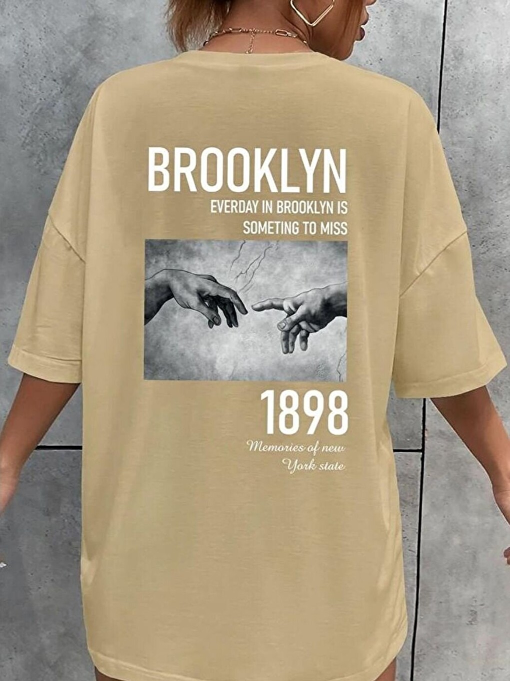 Bej Kadın Vizon Brooklyn 1898 Eller Baskılı Tişört