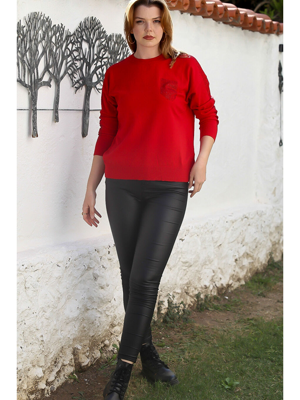 Kırmızı Yuvarlak Yaka Uzun Kol Arkası Düğmeli Taşlı Casual Triko Kazak 65 60-5