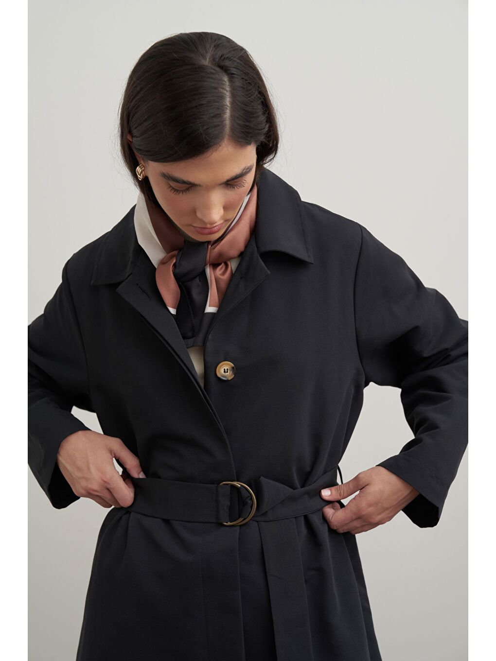Siyah-Kuşaklı Uzun Trençkot-5