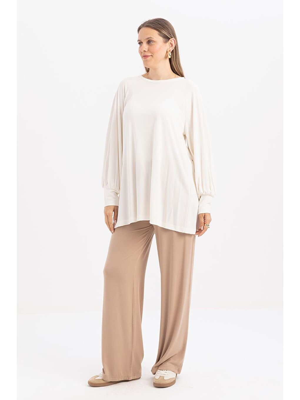 Ekru-Pamuklu Kolları Büzgülü Uzun Kollu Elastanlı T-Shirt