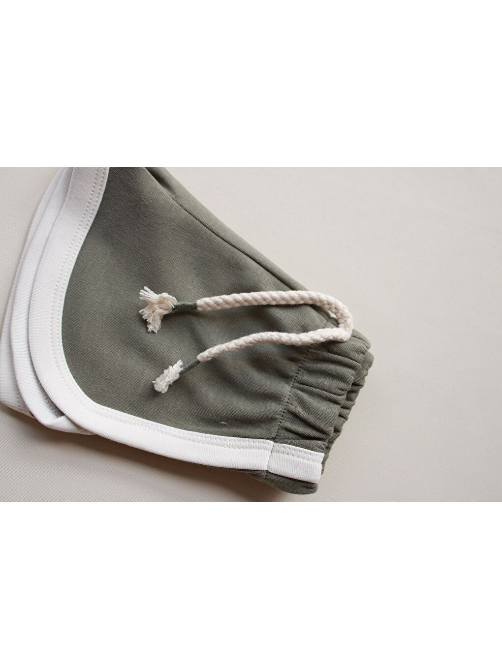 Haki Biyeli Bağcıklı Şort-3