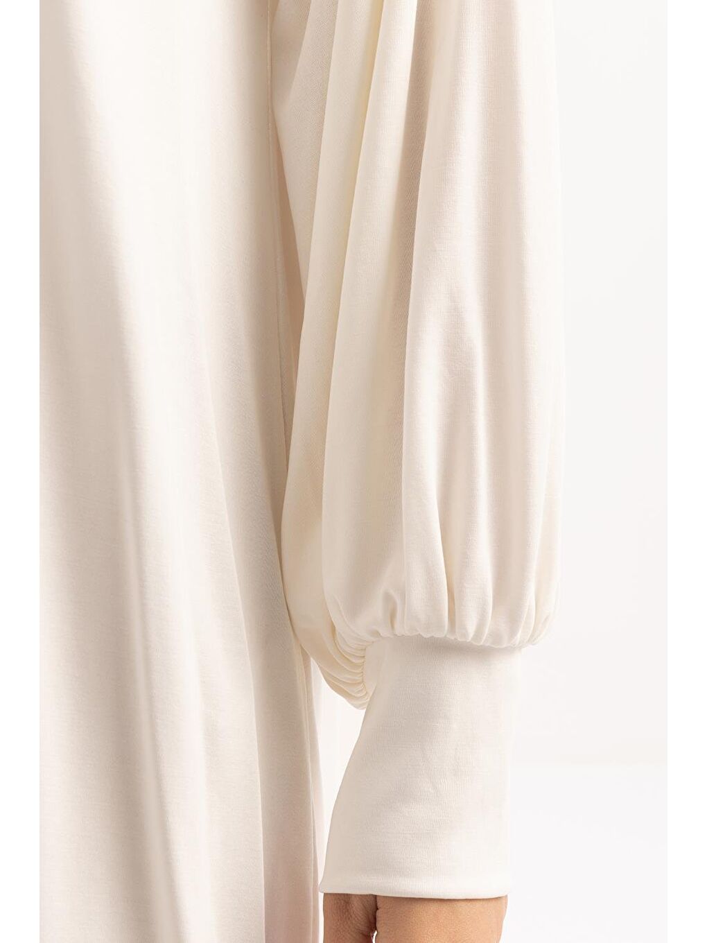 Ekru-Pamuklu Kolları Büzgülü Uzun Kollu Elastanlı T-Shirt-4