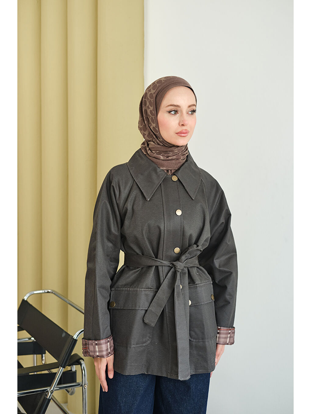 Kadın Bilekleri Ekose Görünümlü Trenç Siyah-1