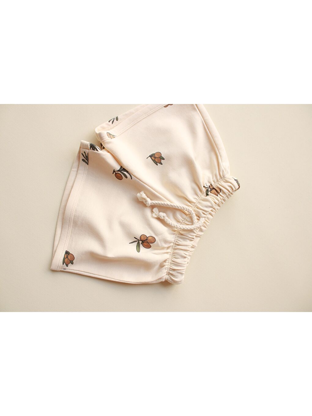 Ekru Zeytin Baskılı Bağcıklı Şort-2