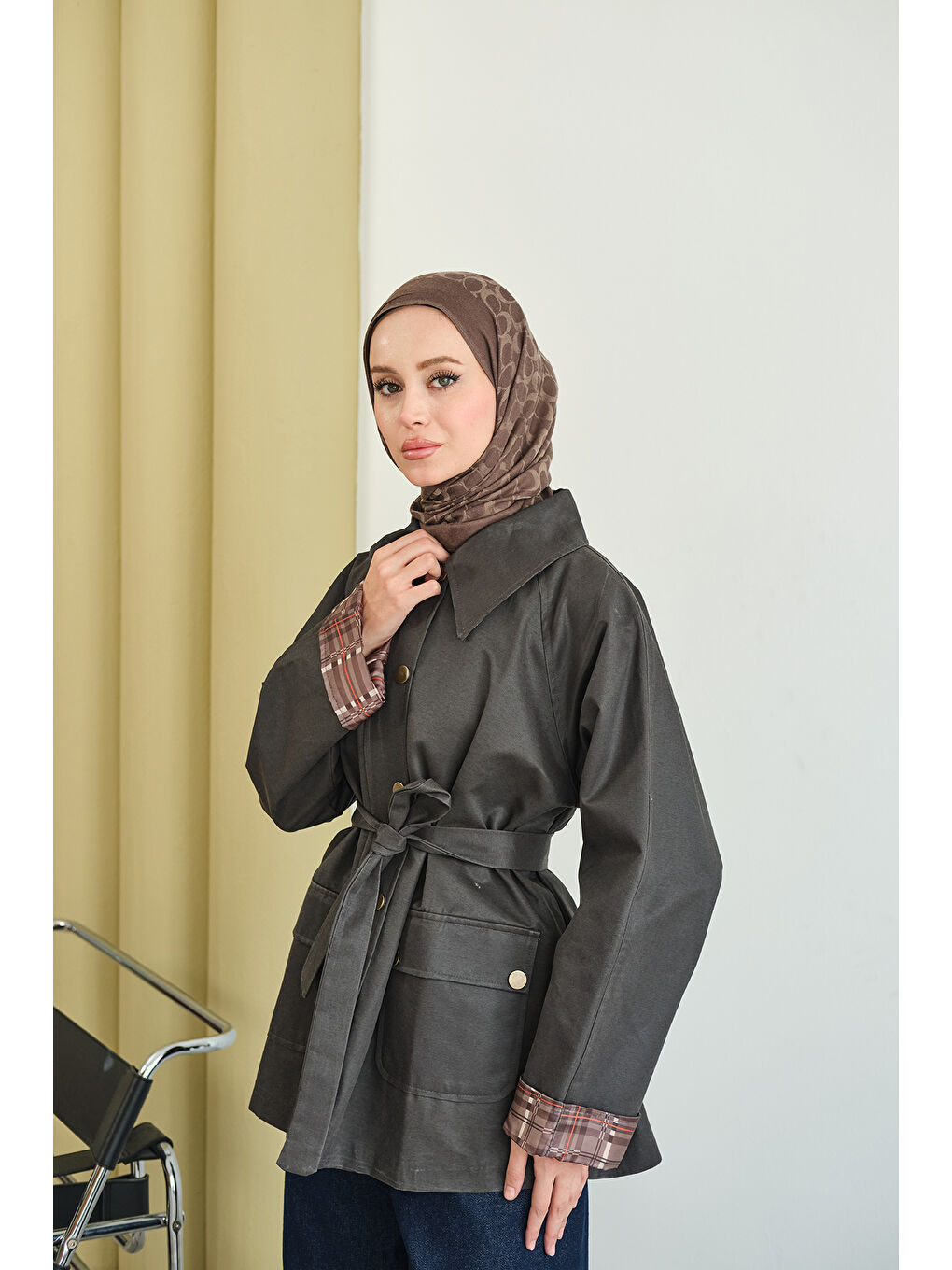 Kadın Bilekleri Ekose Görünümlü Trenç Siyah-2