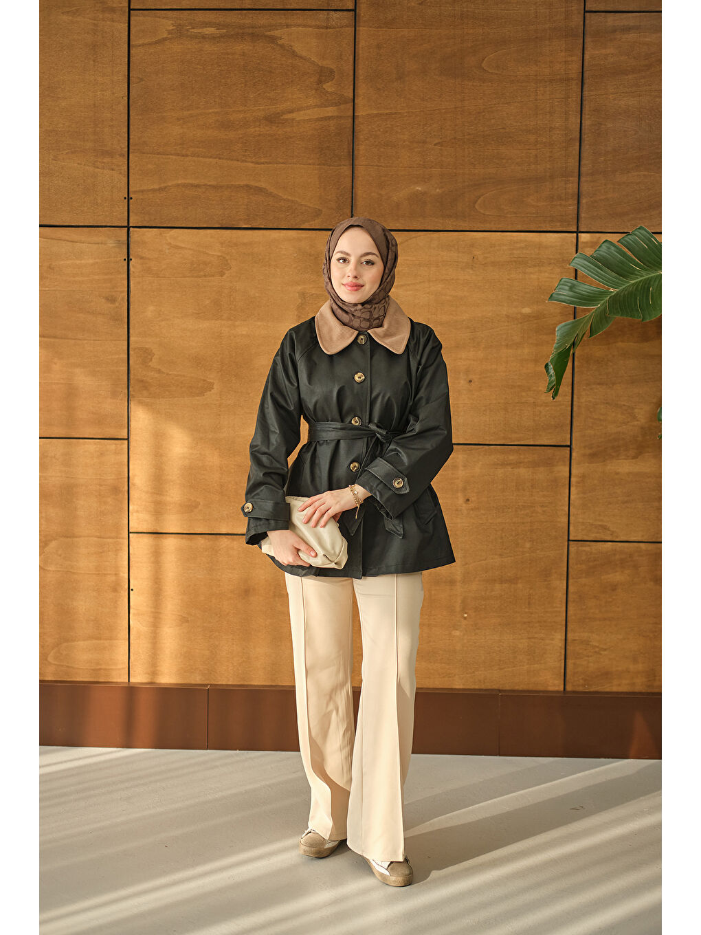 Kadın Yakası Kadife Trenç Siyah-1