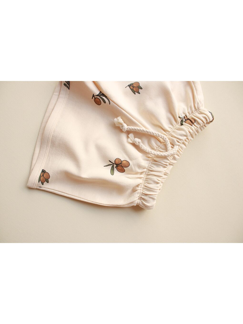 Ekru Zeytin Baskılı Bağcıklı Şort-3