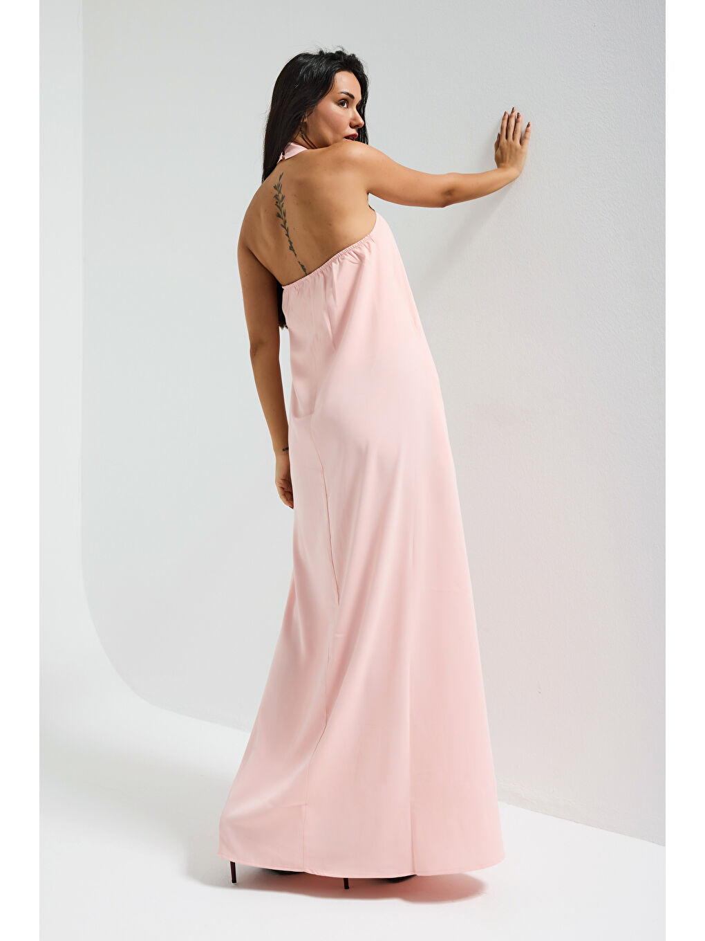 Kadın Pembe Renk Bol Kesim Kravat Detaylı Boyundan Bağlamalı Tasarım Elbise-4