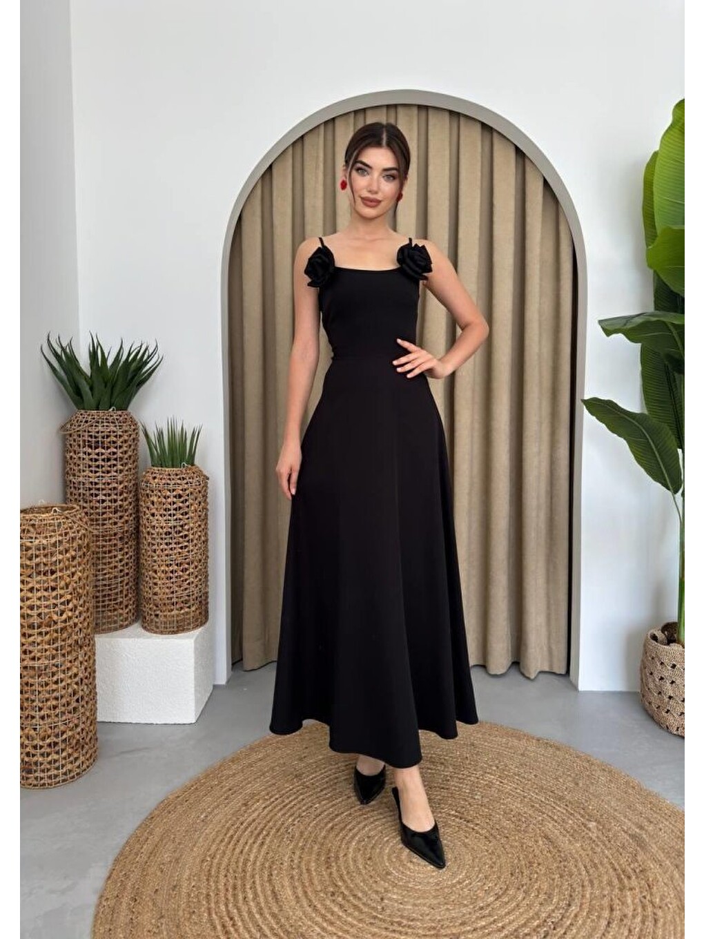 Siyah Matilda Gül İp Askılı Elbise-2