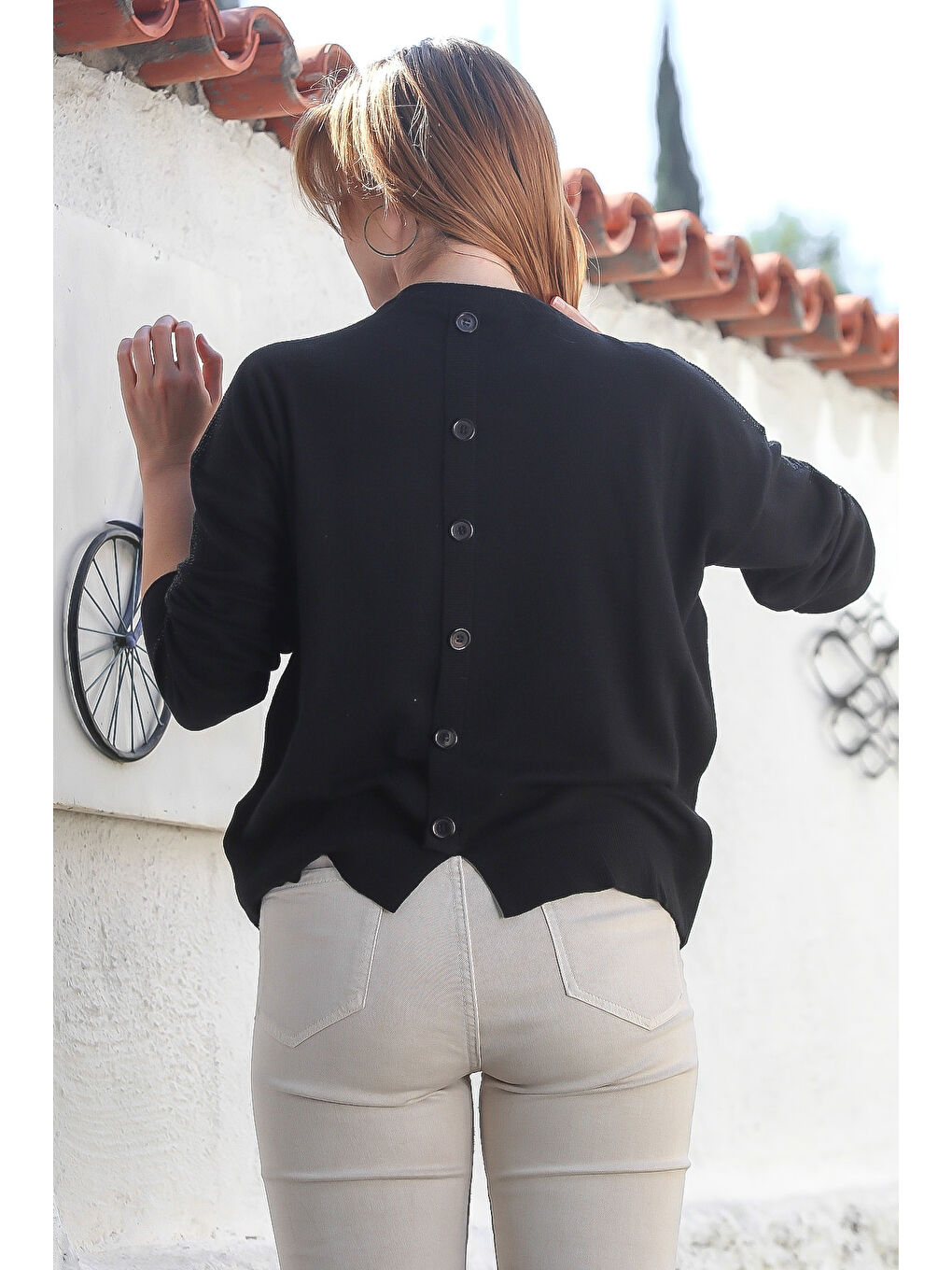 Siyah Yuvarlak Yaka Uzun Kol Arkası Düğmeli Taşlı Casual Triko Kazak 65 60-5