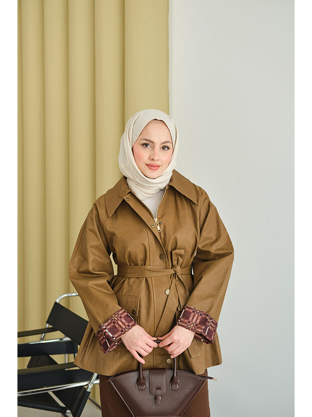 Kadın Bilekleri Ekose Görünümlü Trenç Kahverengi-1