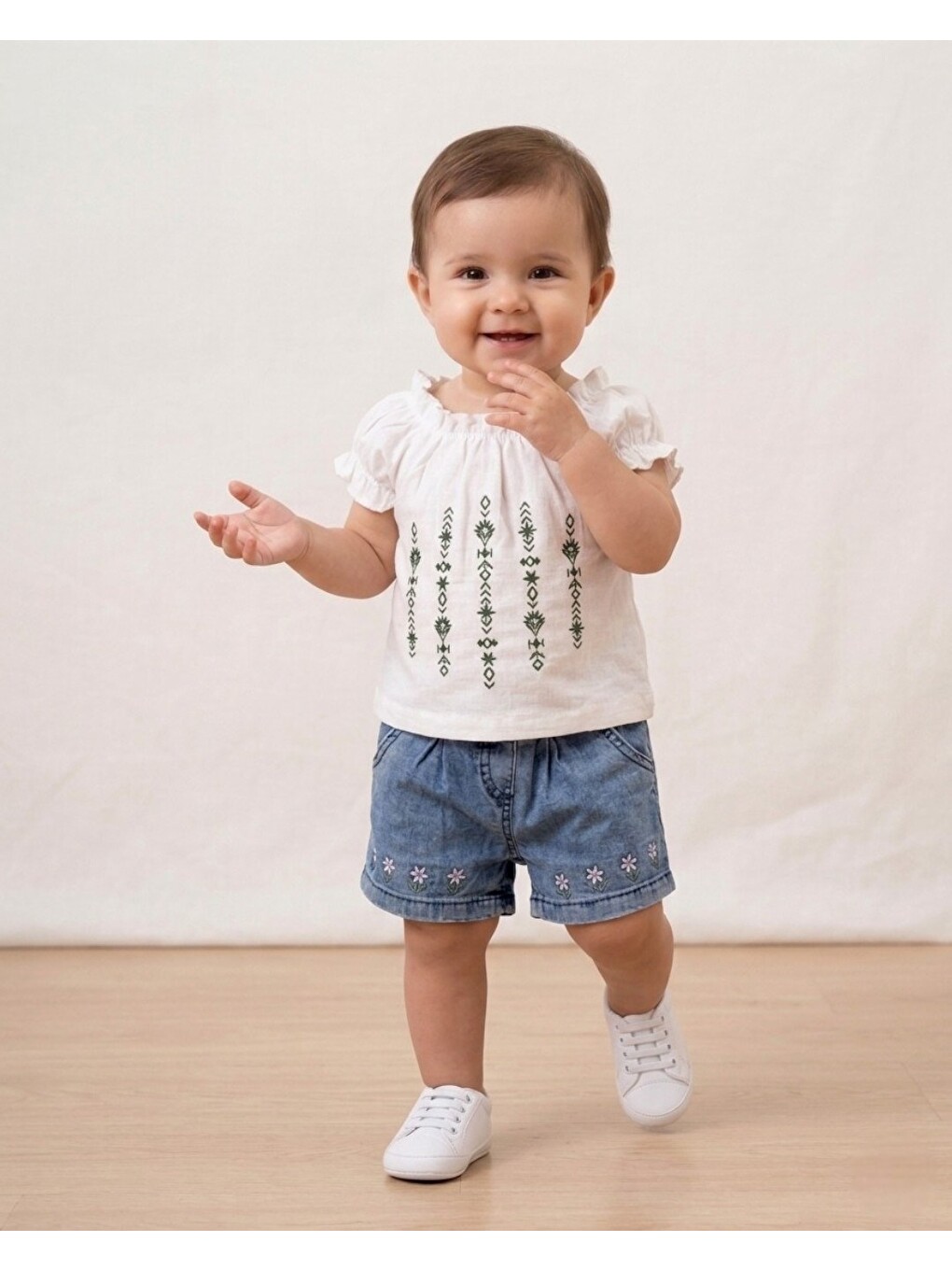 Beyaz Kız Bebek Yazlık Jean Şortlu Çiçek Baskılı T-shirtlü 6-9-12-18-24 Aylık 2'li Bayramlık Alt Üst Takım-1