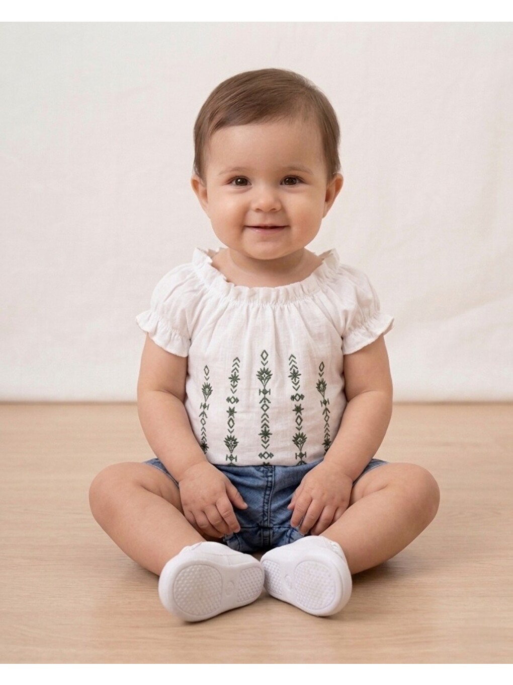 Beyaz Kız Bebek Yazlık Jean Şortlu Çiçek Baskılı T-shirtlü 6-9-12-18-24 Aylık 2'li Bayramlık Alt Üst Takım-2