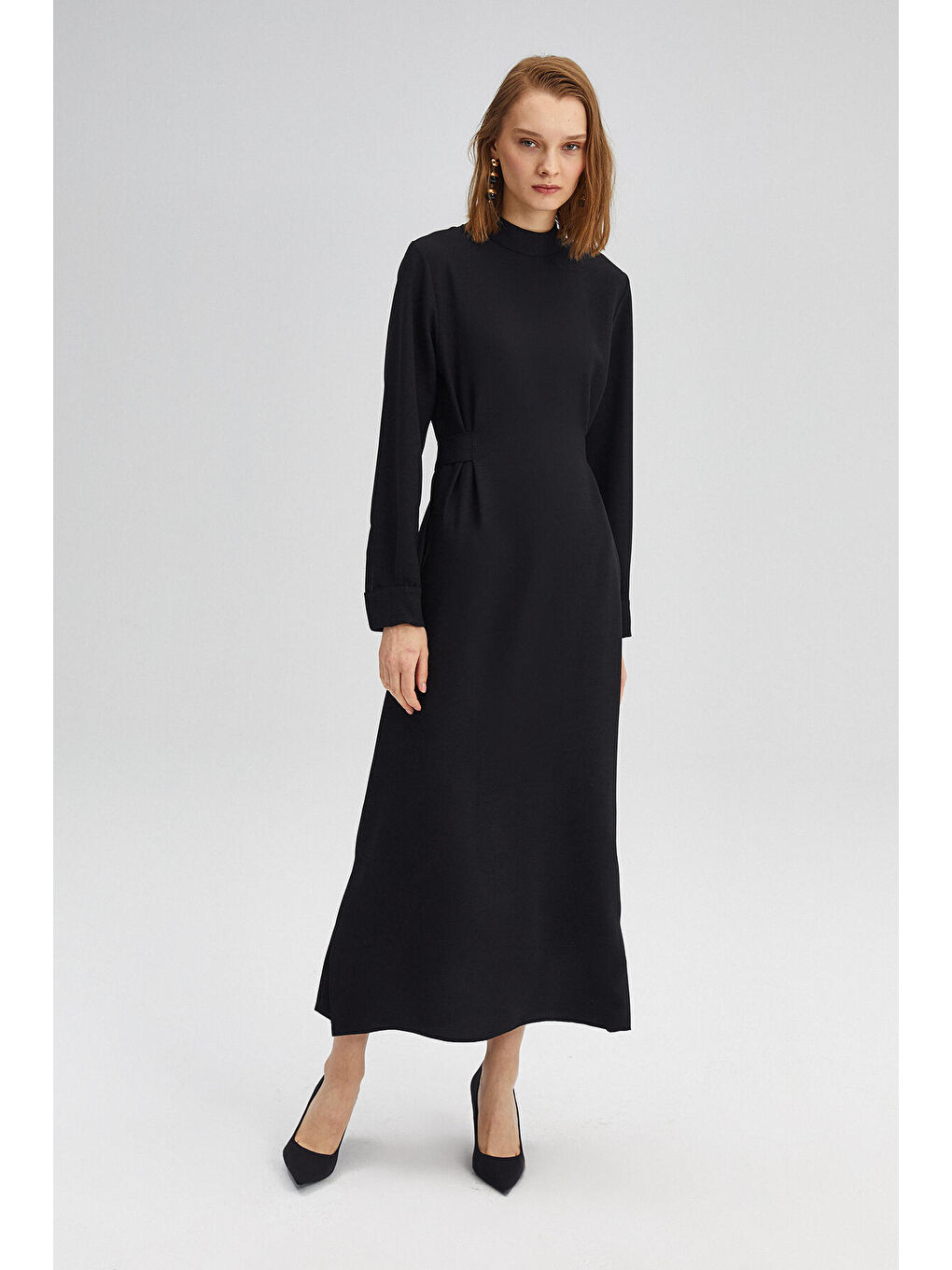 Siyah Beli Kemerli Krep Elbise