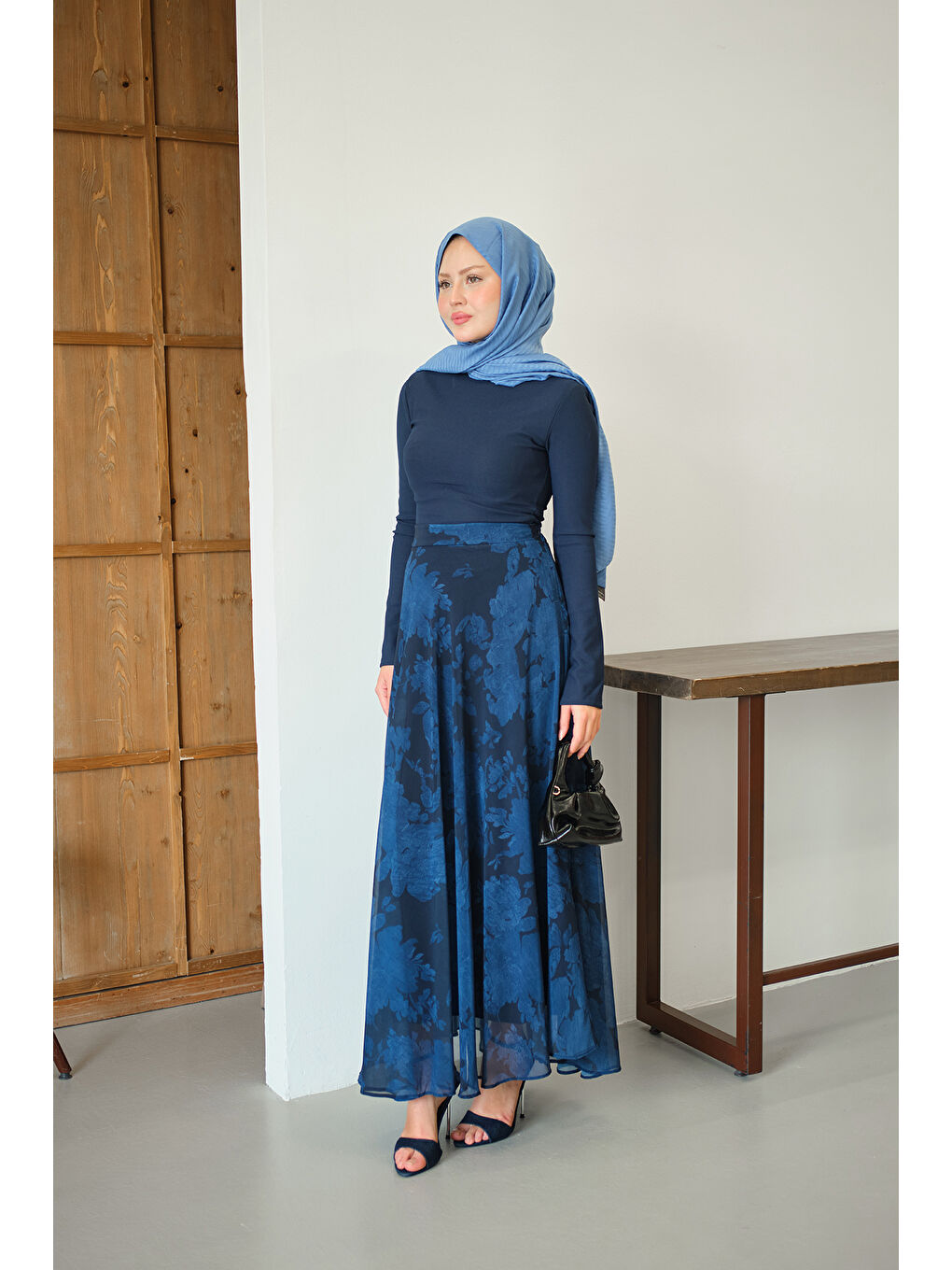 Kadın Çiçek Desen Astarlı Şifon Etek Lacivert