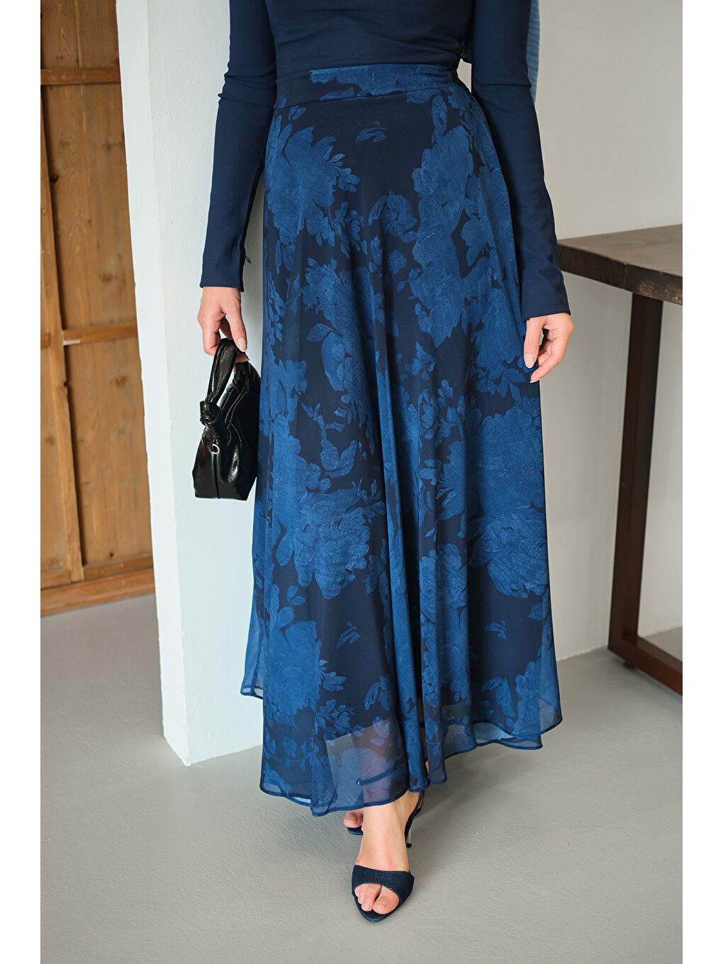 Kadın Çiçek Desen Astarlı Şifon Etek Lacivert-1