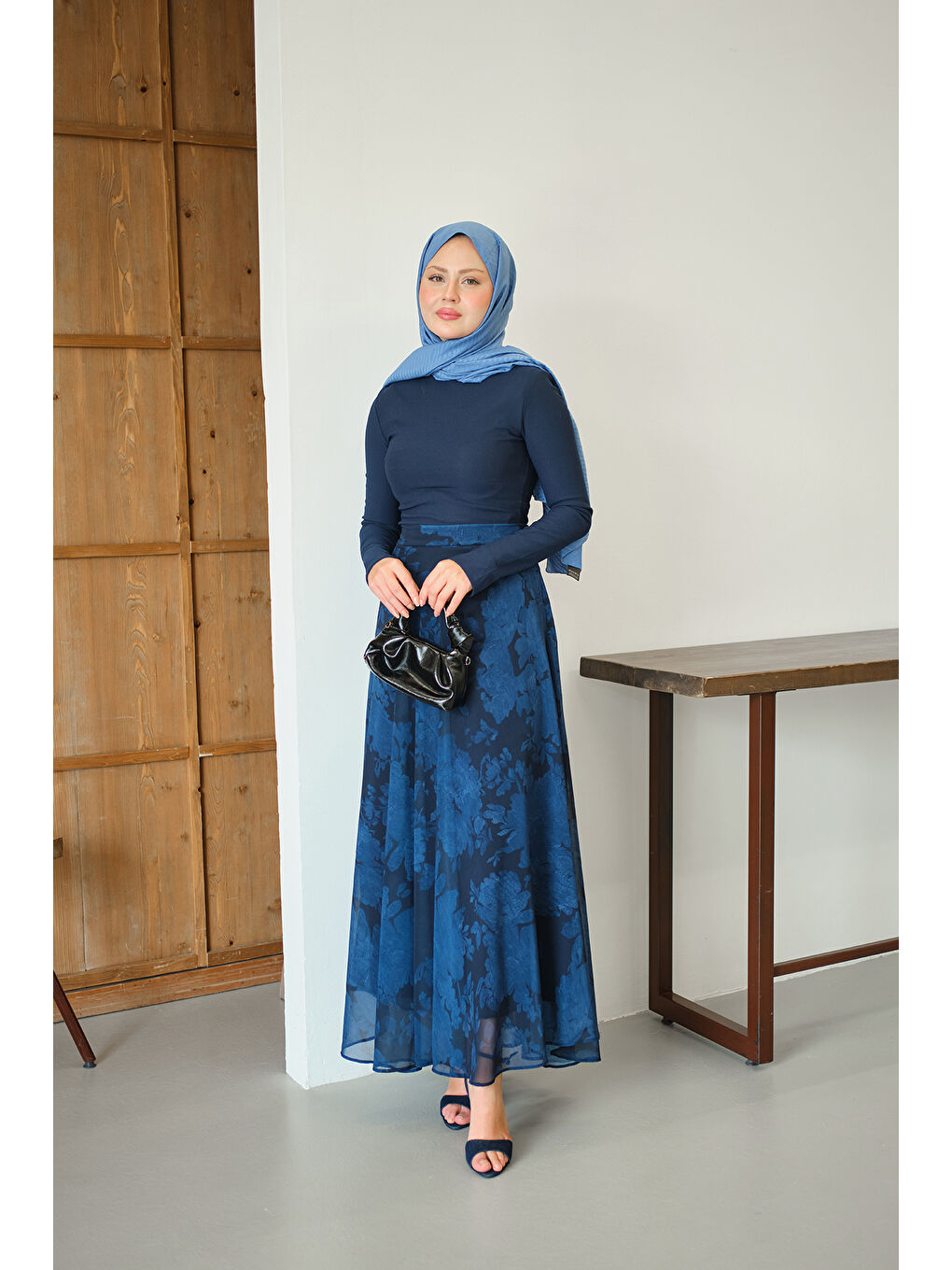 Kadın Çiçek Desen Astarlı Şifon Etek Lacivert-3