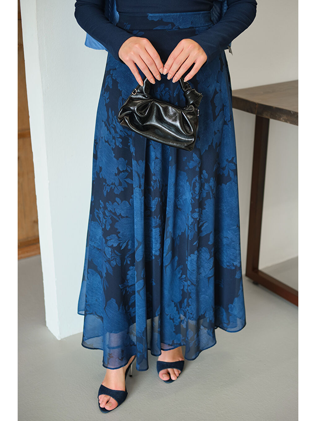 Kadın Çiçek Desen Astarlı Şifon Etek Lacivert-4