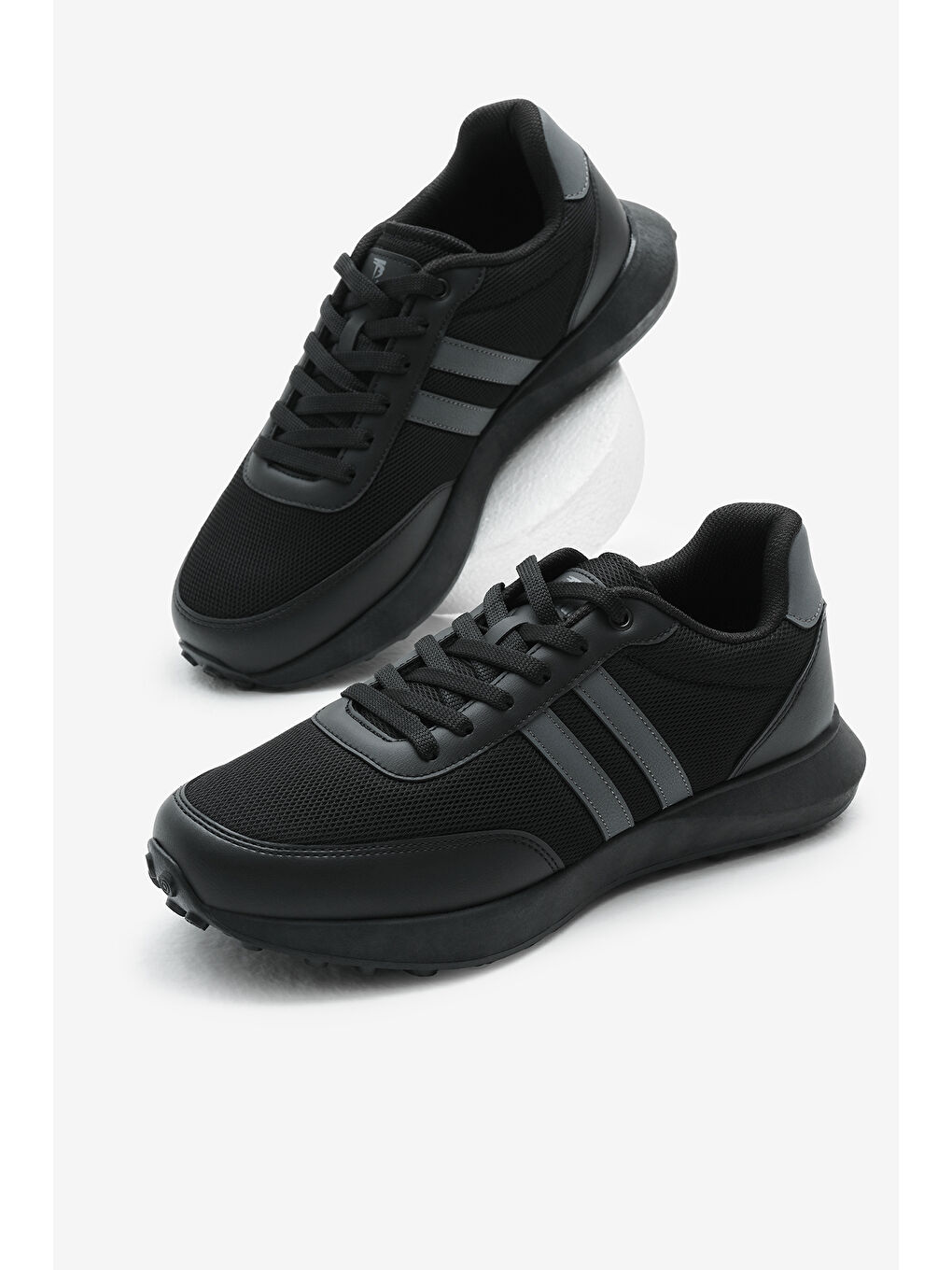 Erkek Siyah Füme Termo Taban Şeritli Nefes Alabilen Kumaş Bağcıklı Spor Ayakkabı