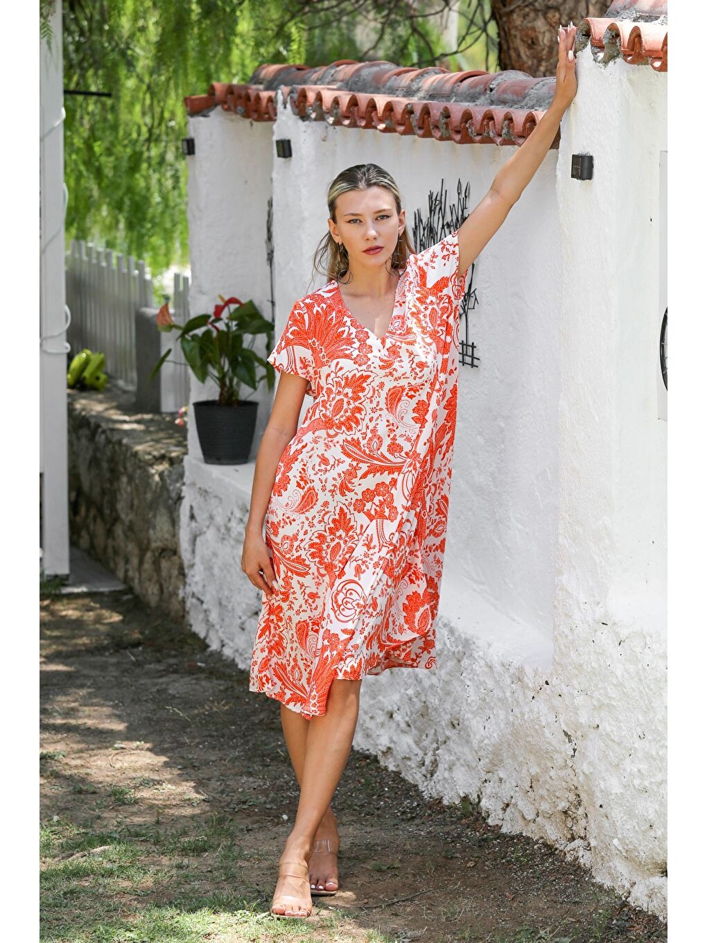 Turuncu-Beyaz V Yaka Düşük Kol Allover Baskılı Dokuma Casual Elbise-1