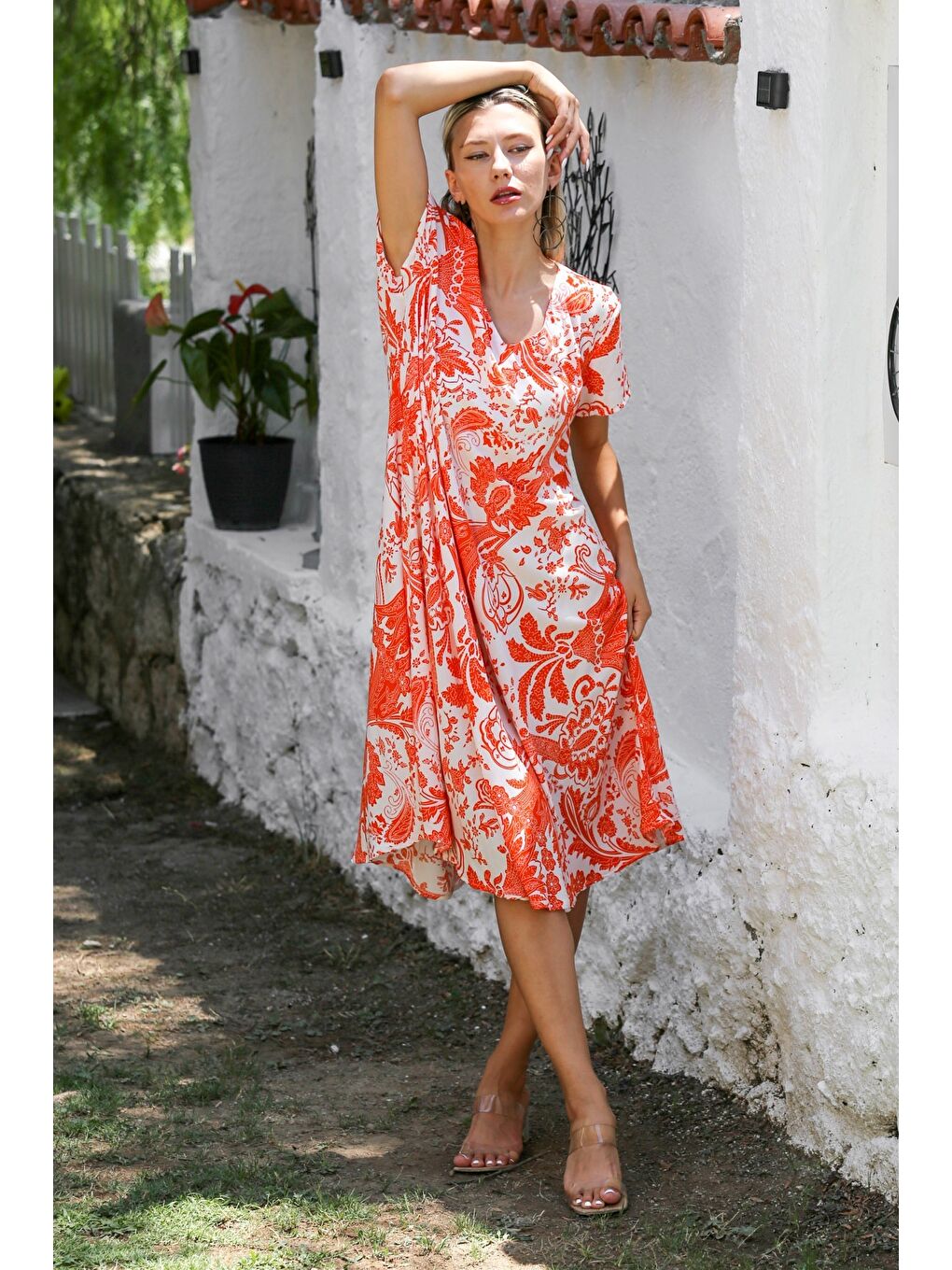 Turuncu-Beyaz V Yaka Düşük Kol Allover Baskılı Dokuma Casual Elbise-4