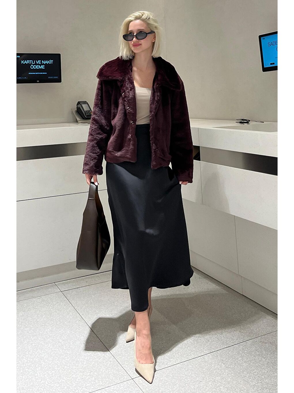 Bordo Yakalı Yumuşak Dokulu Astarlı Kadın Pelüş Kürk Mg2178-4