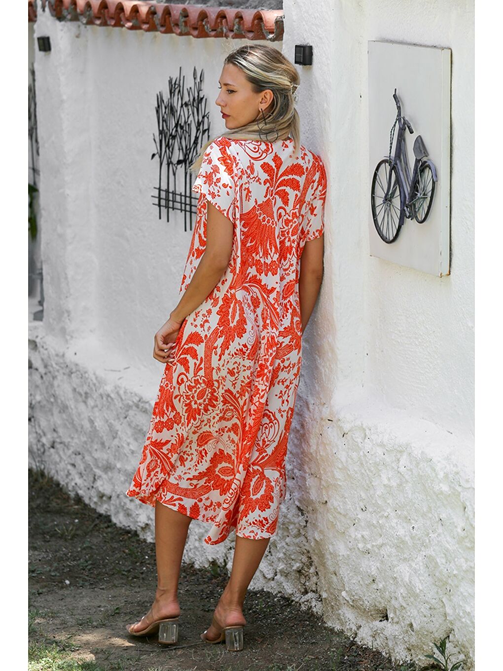 Turuncu-Beyaz V Yaka Düşük Kol Allover Baskılı Dokuma Casual Elbise-7