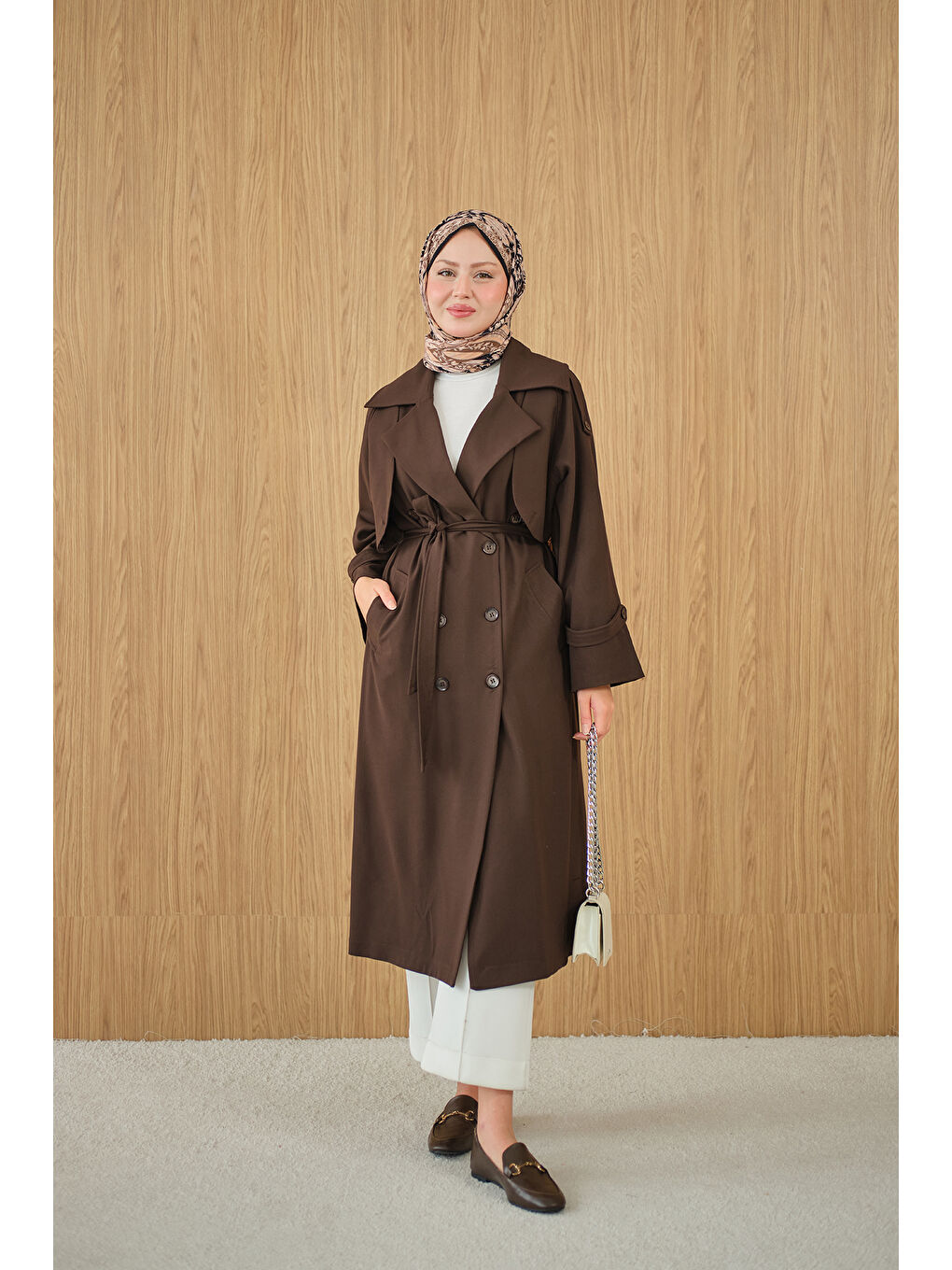Kadın Kruvaze Yaka Bel Bağlamalı Çift Cepli Trenç Kahverengi