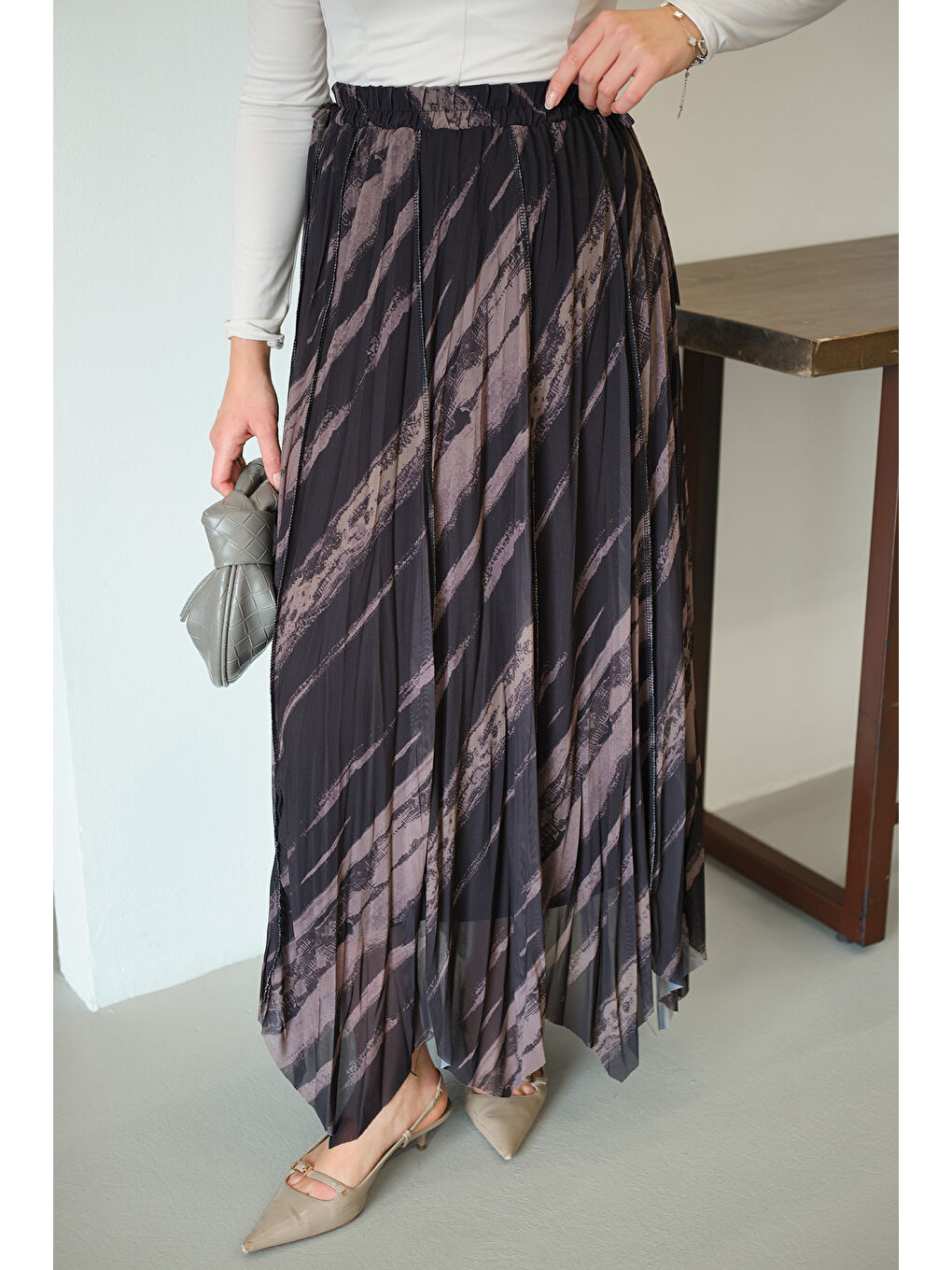 Kadın Kalın Fırça Desen Asimetrik Kesim Şifon Etek Siyah-3