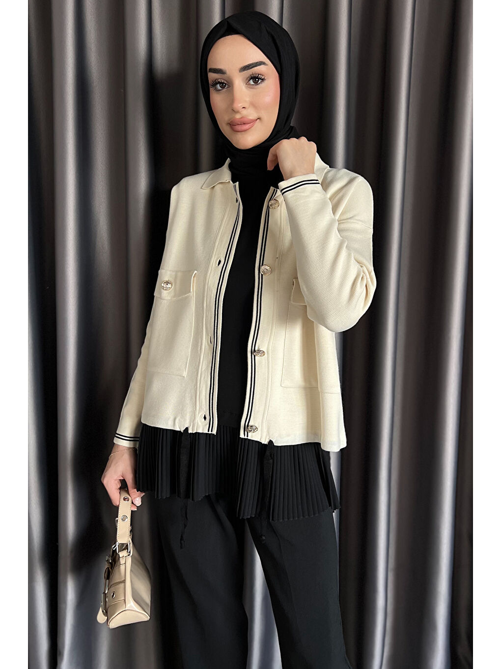 Siyah Bisiklet Yaka Sıfır Kol Piliseli İçlik Tunik-2