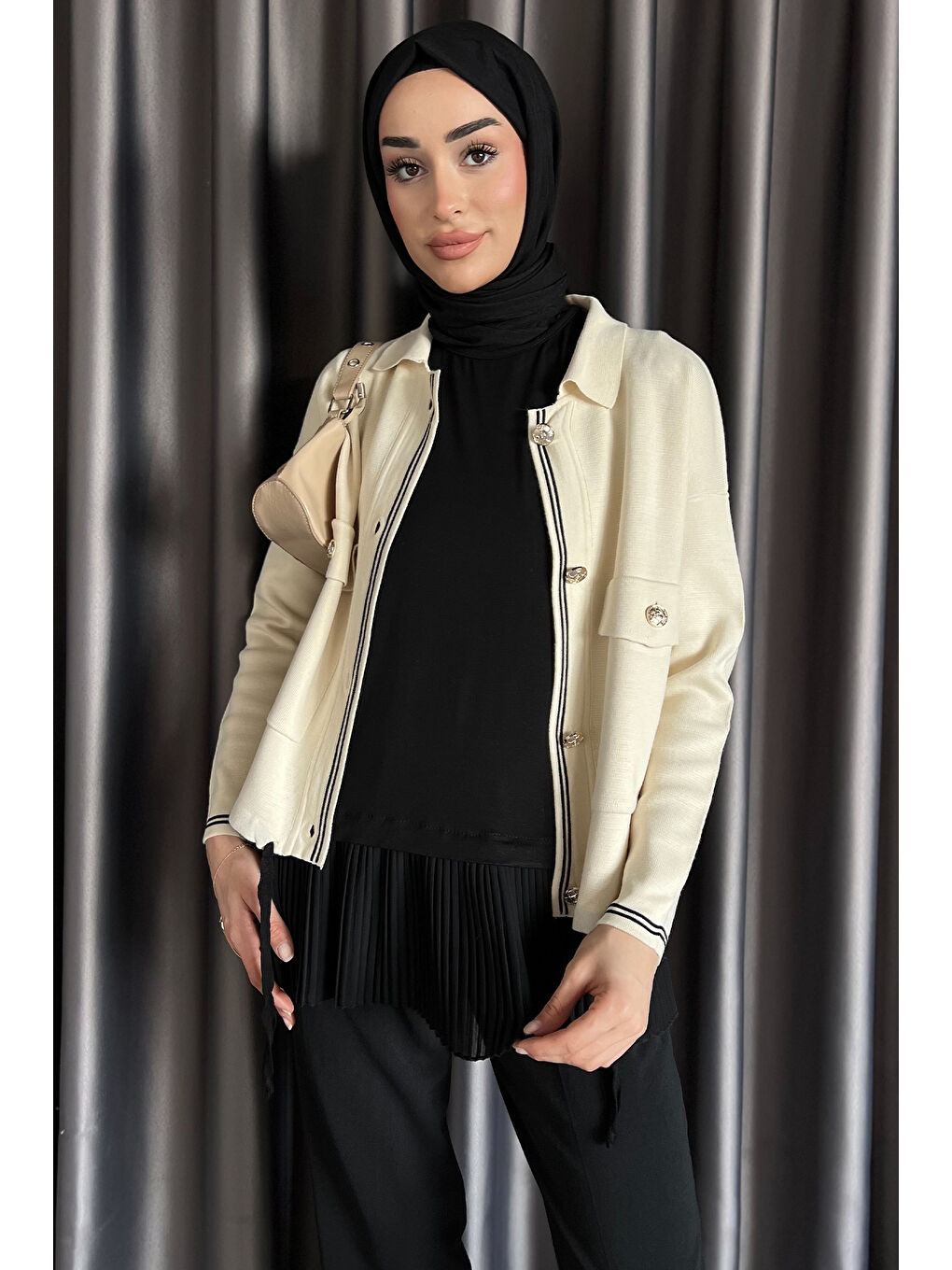 Siyah Bisiklet Yaka Sıfır Kol Piliseli İçlik Tunik-4