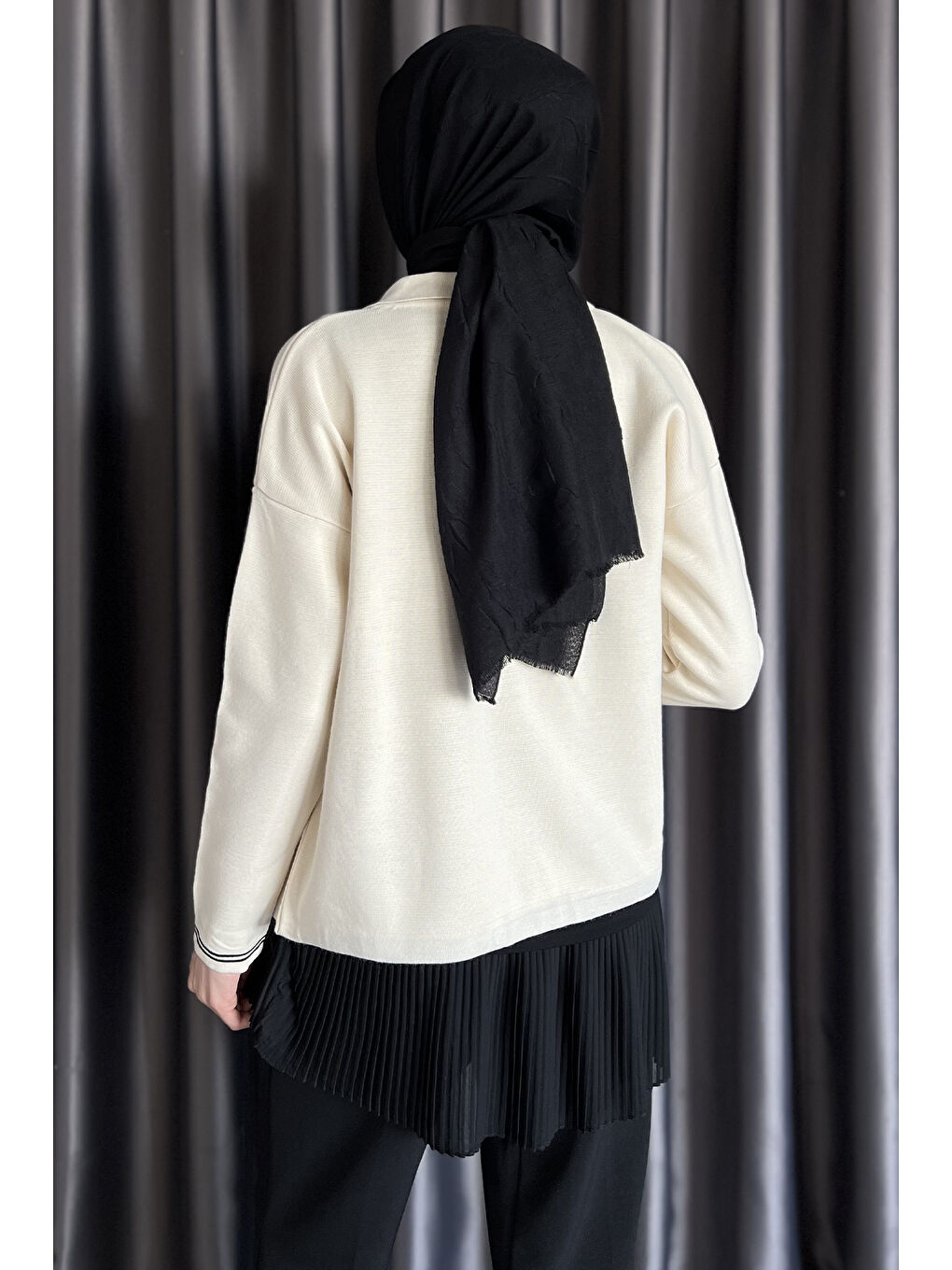 Siyah Bisiklet Yaka Sıfır Kol Piliseli İçlik Tunik-6