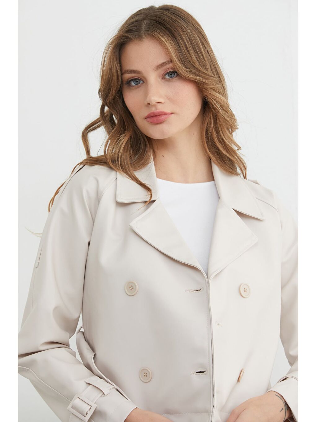 Bej Kruvaze Yaka Kuşaklı Suni Deri Mont-3