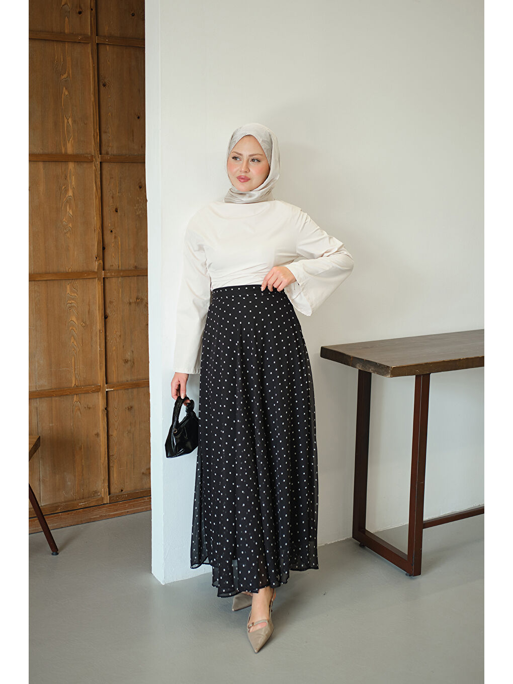 Kadın Puantiye Detay Şifon Etek Siyah-3
