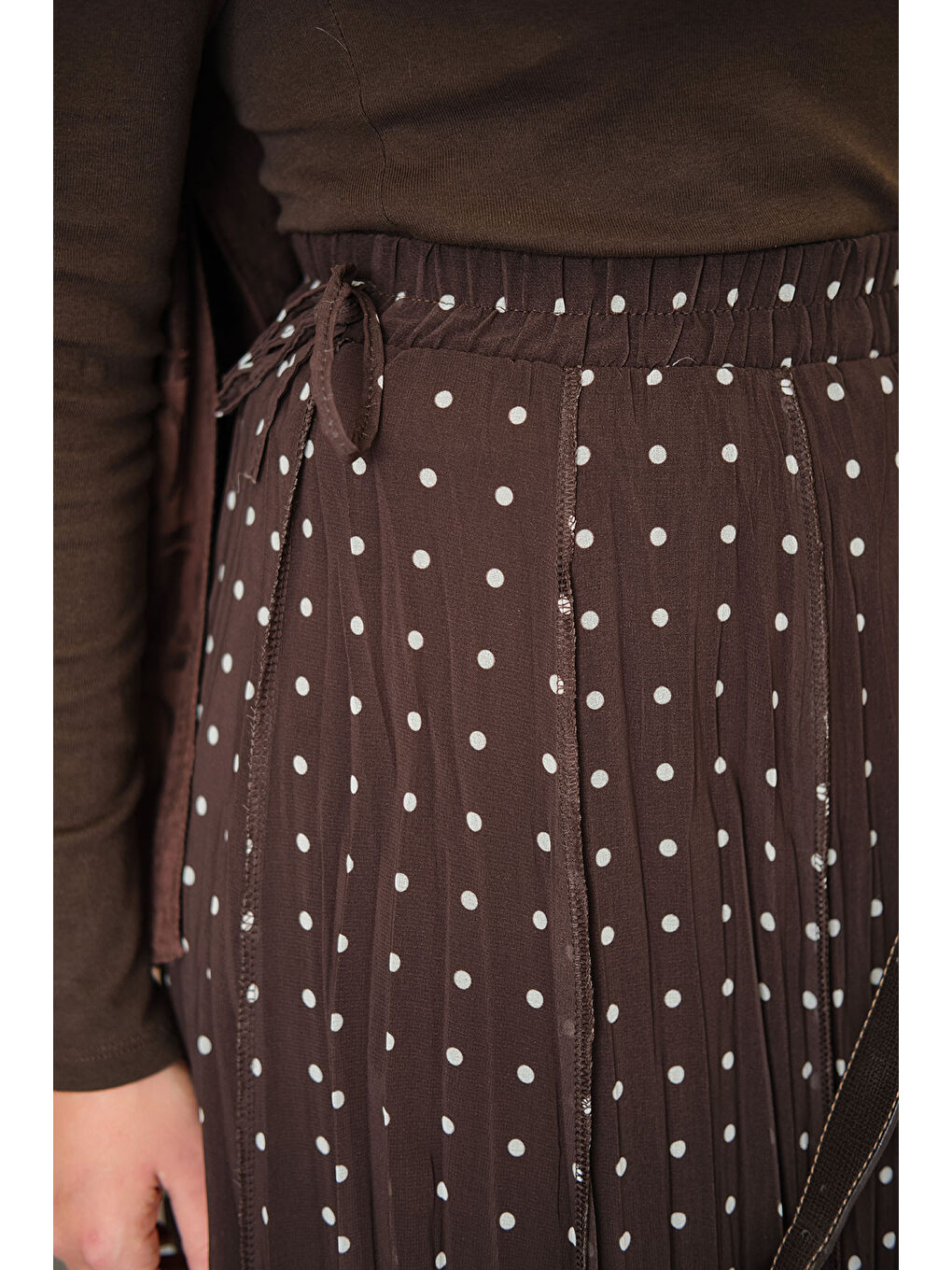 Kadın Puantiye Detay Yan Bağcık Şifon Etek Kahverengi-3