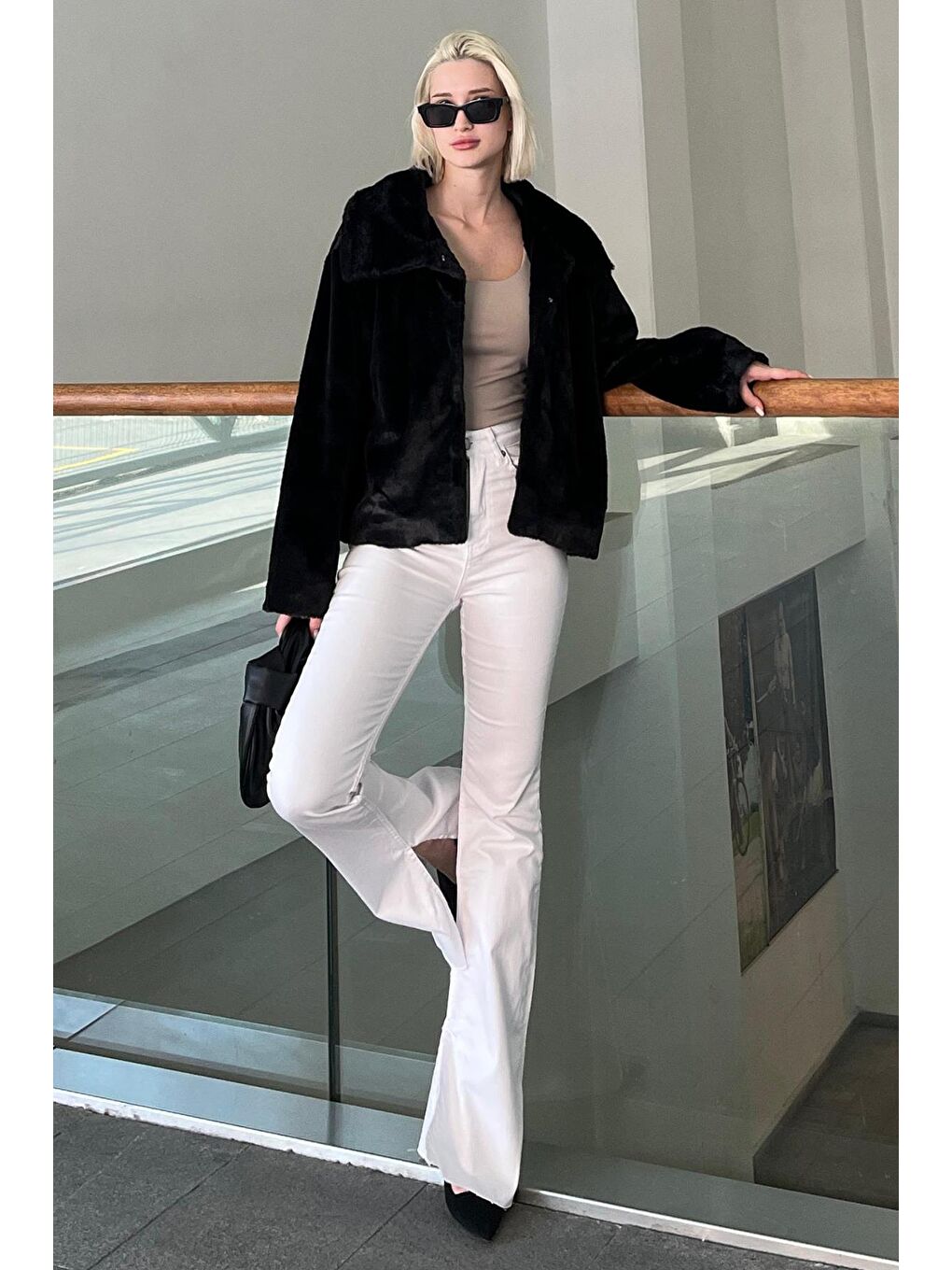 Siyah Yakalı Yumuşak Dokulu Astarlı Kadın Pelüş Kürk Mg2178