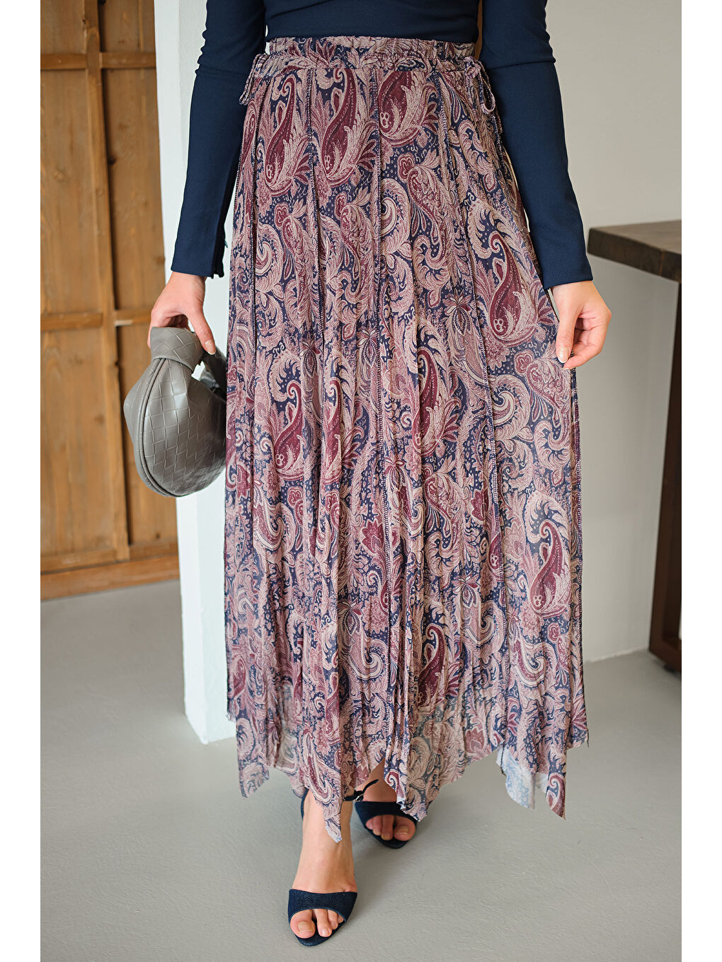 Kırmızı Kadın Asimetrik Kesim Etnik Desenli Şifon Etek Vişne Çürüğü-2