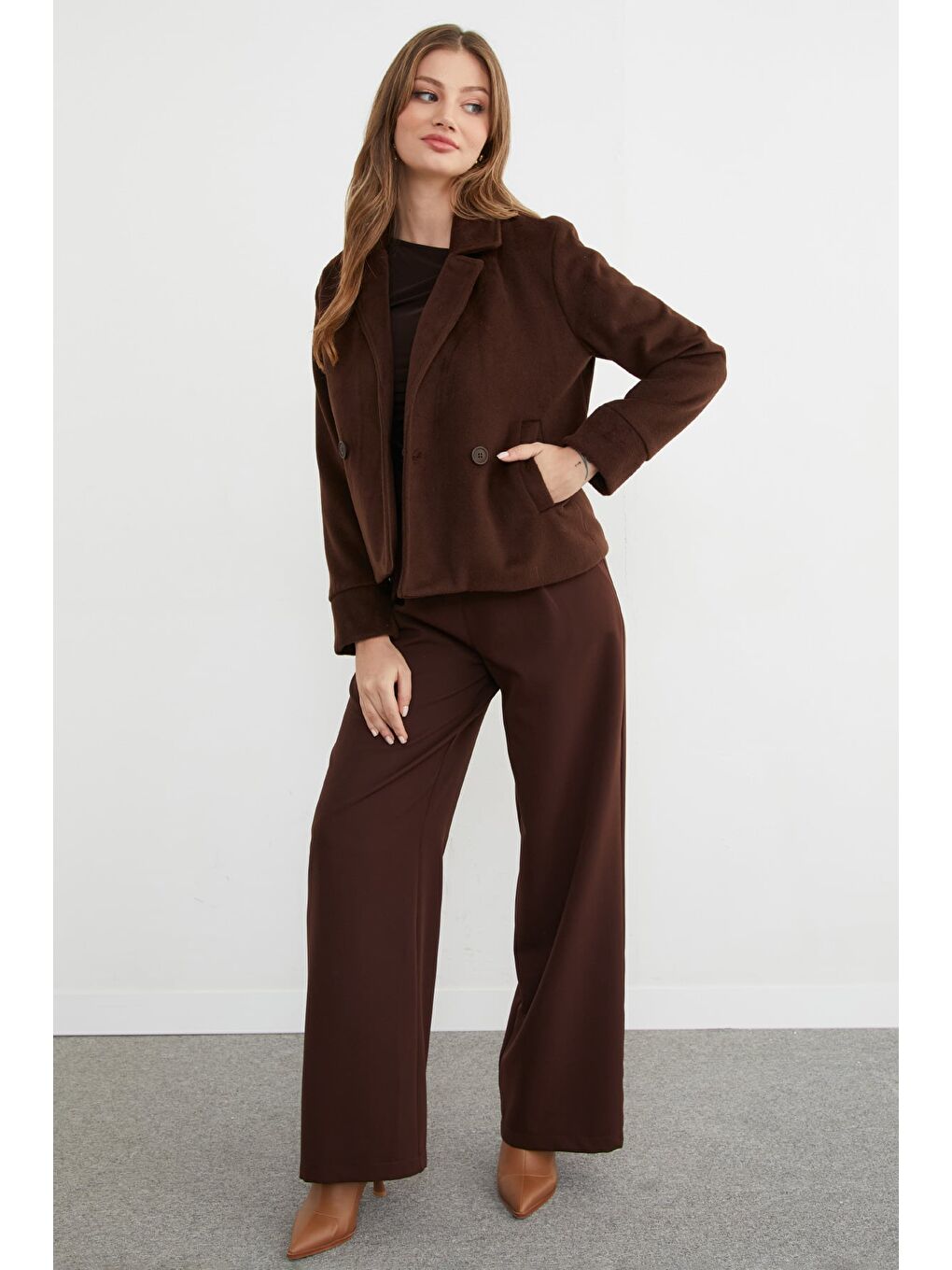 Kahverengi Cepli Kruvaze Yaka Yumuşak Dokulu Kaşe Mont-4