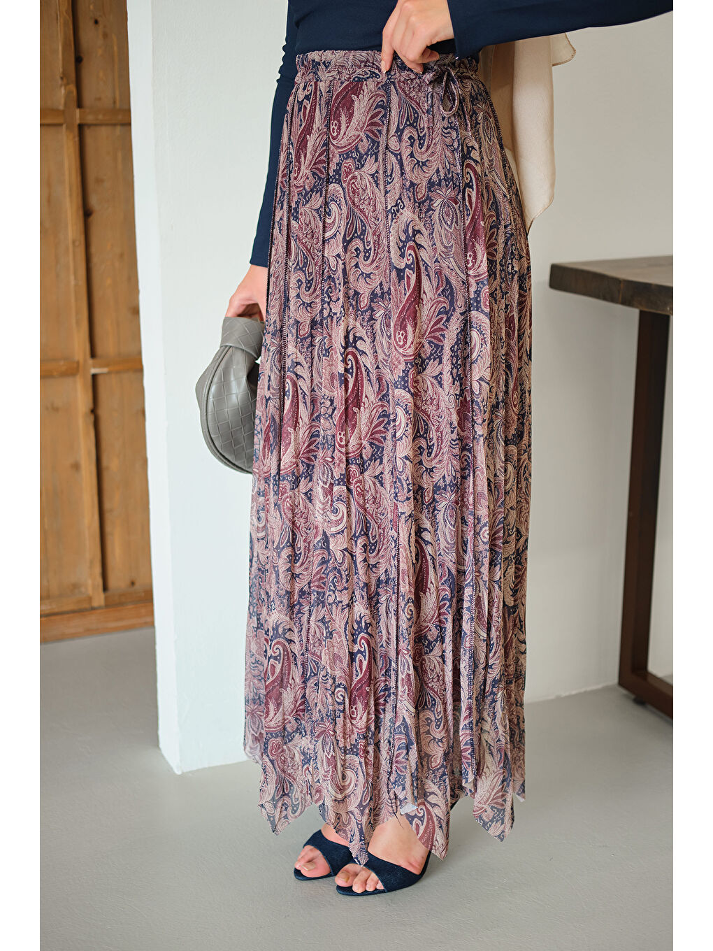 Kırmızı Kadın Asimetrik Kesim Etnik Desenli Şifon Etek Vişne Çürüğü-4