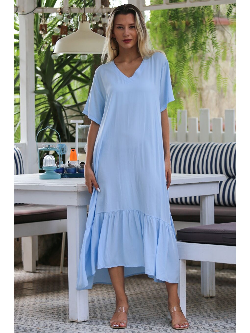 Gök Mavisi V Yaka Kısa Kol Eteği Fırfırlı Dokuma Casual Elbise-3