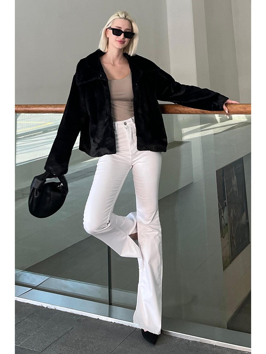 Siyah Yakalı Yumuşak Dokulu Astarlı Kadın Pelüş Kürk Mg2178-3