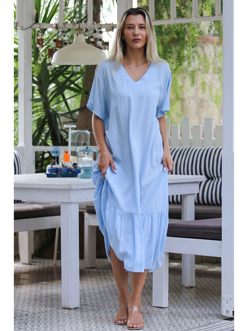 Gök Mavisi V Yaka Kısa Kol Eteği Fırfırlı Dokuma Casual Elbise-4