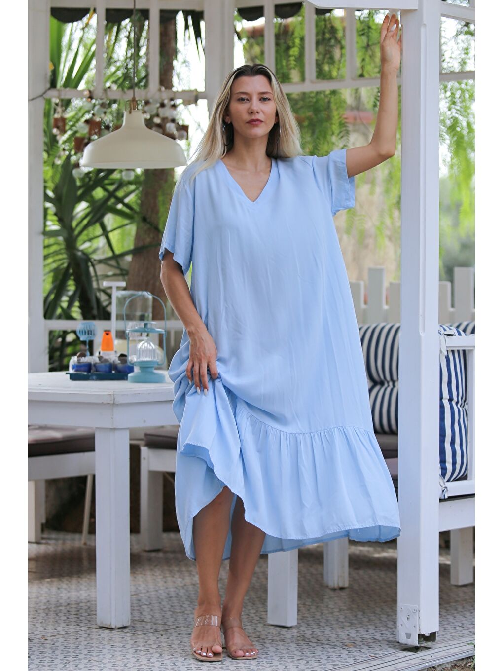 Gök Mavisi V Yaka Kısa Kol Eteği Fırfırlı Dokuma Casual Elbise-5