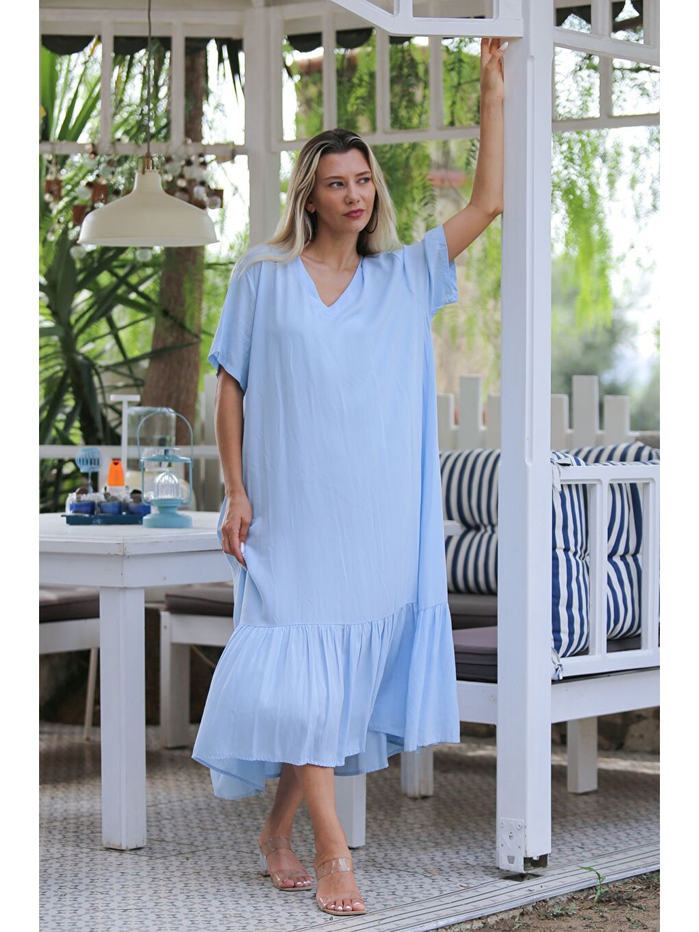 Gök Mavisi V Yaka Kısa Kol Eteği Fırfırlı Dokuma Casual Elbise-6