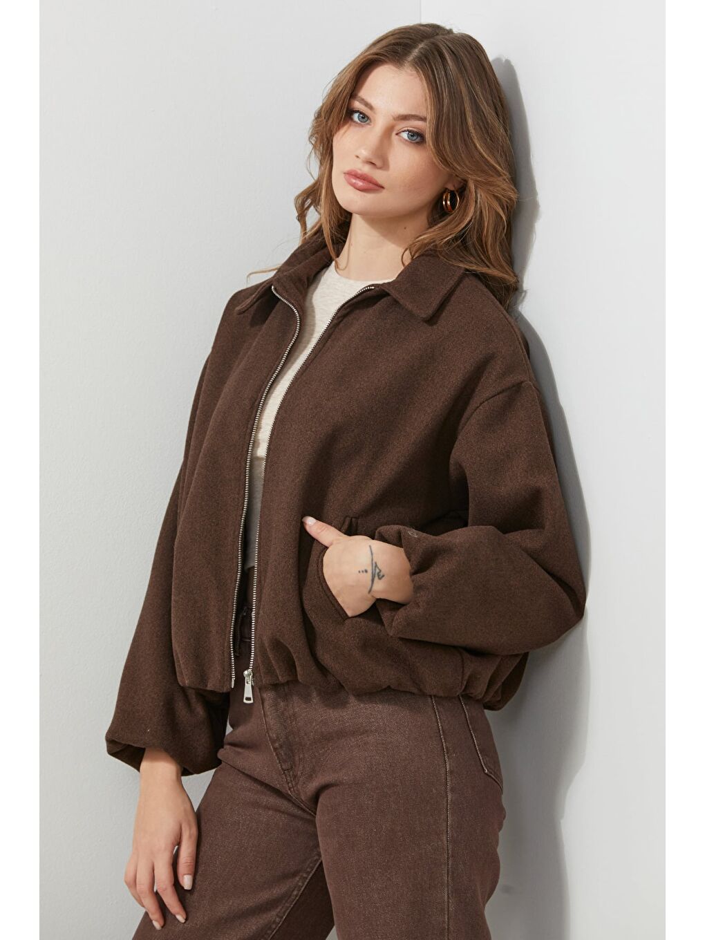 Kahverengi Fermuarlı Cepli Polo Yaka Kaşe Bomber Mont