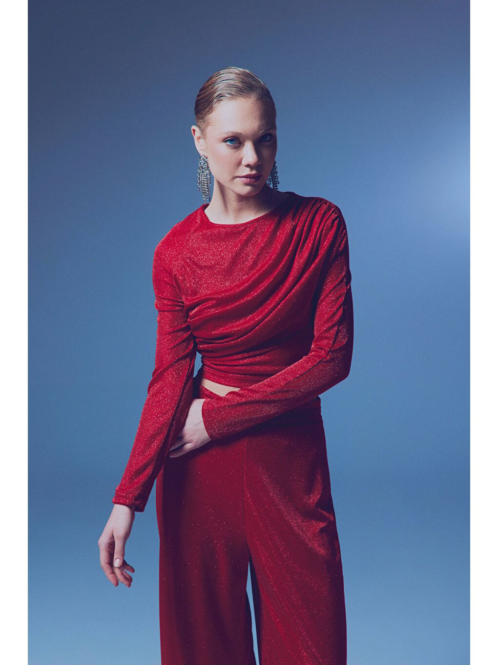 Büzgü Detaylı Simli Bluz - Kırmızı-1