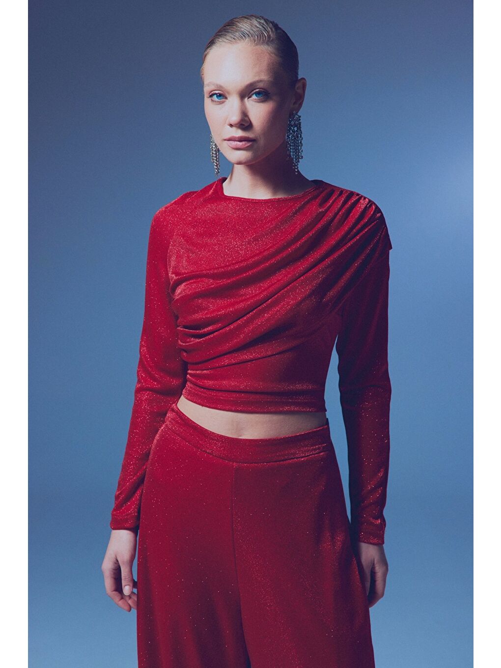 Büzgü Detaylı Simli Bluz - Kırmızı-2